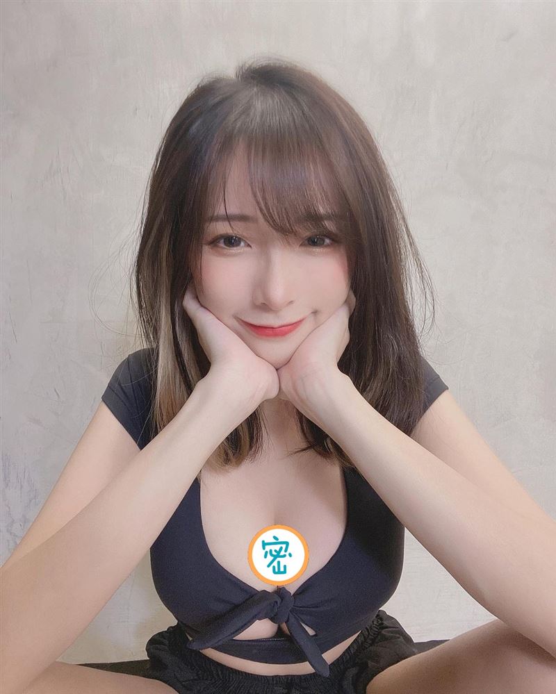 男友视角曝光！闪亮亮超甜一笑泄雪乳　万人暴动：恋爱啦 时尚资讯 图4张