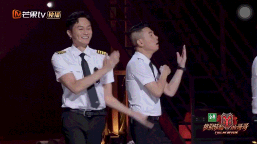 张晋“一枝花”阵营秒变杂技团！不只大跳女团舞、空手劈砖…还“开花”了！ 娱乐资讯 图6张