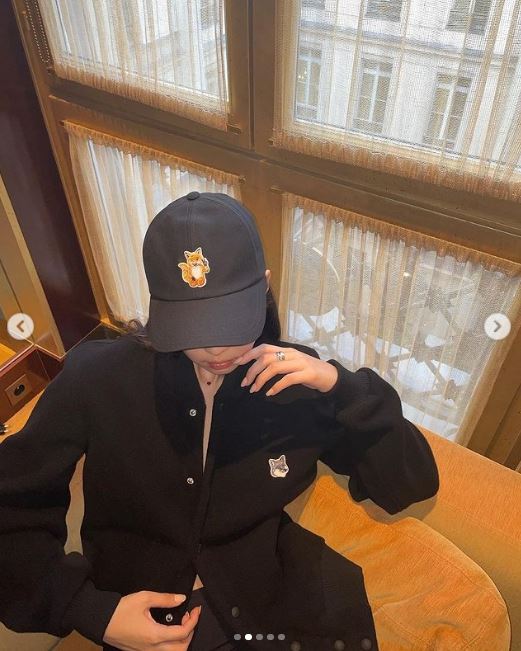 “人间香奈儿”只扣1个扣子！外套里面没穿　网见缝隙辣爆 时尚资讯 图3张