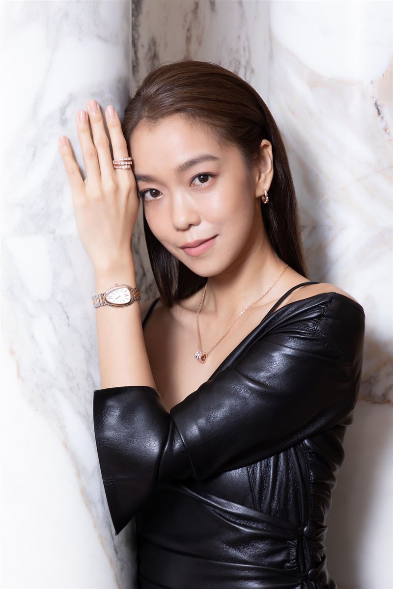 大霈同框“质感鲜肉”　盼获“金钟主持人”犒赏纪念名表 时尚资讯 图3张