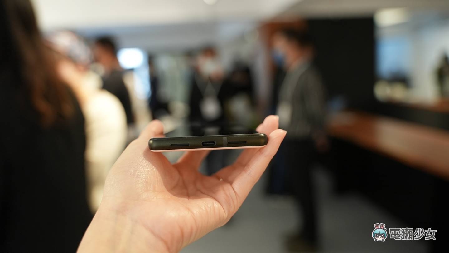 出门｜Google Pixel 6 实机颜色长这样！粉嫩色系与外观细看上手玩 数码科技 图9张