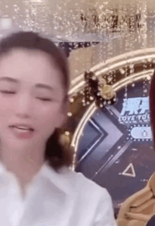 美颜滤镜下的袁咏仪...秒变锥子脸大眼外星人！ 网看傻：张智霖都认不出了 娱乐资讯 图2张
