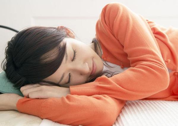 Tips I 熬夜自救的5招，隔天怎么补是关键！ 更多热点 图6张