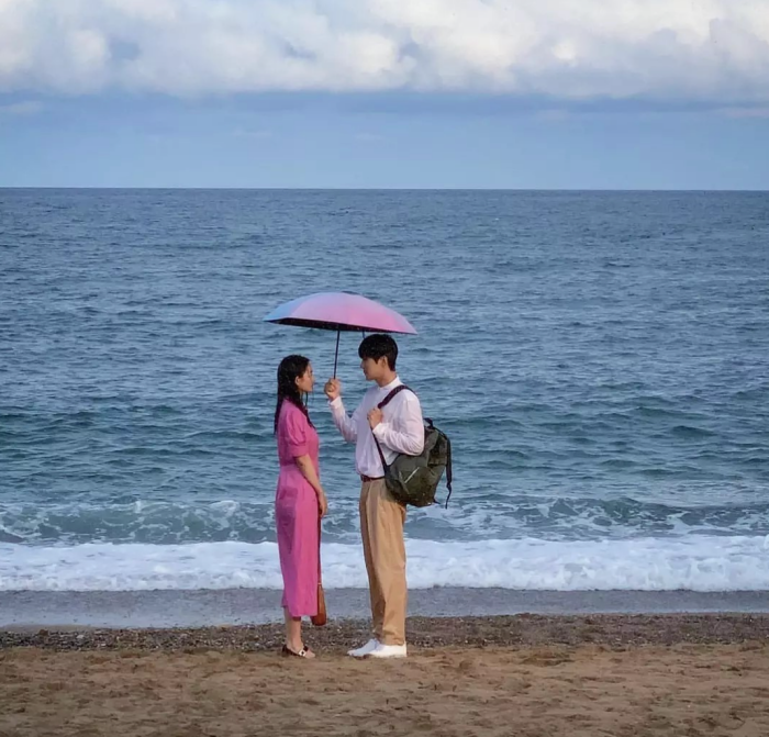 金句｜“人生怎么可能永远无风无雨”《海岸村恰恰恰》8大醒脑金句！ 更多热点 图2张