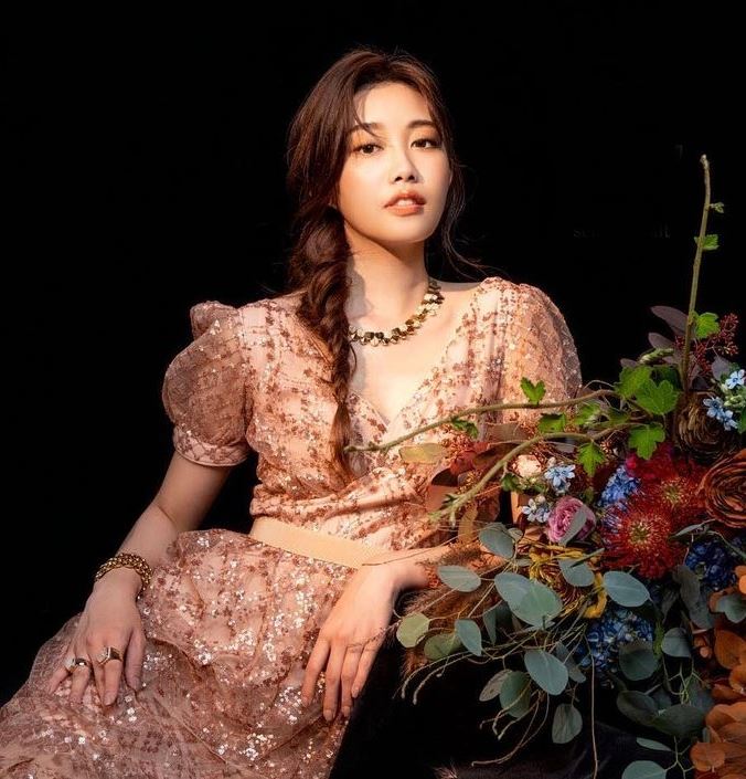 难得辣死！知性女神打疫苗前一脱　蜜桃臀“出水芙蓉”全曝 时尚资讯 图1张