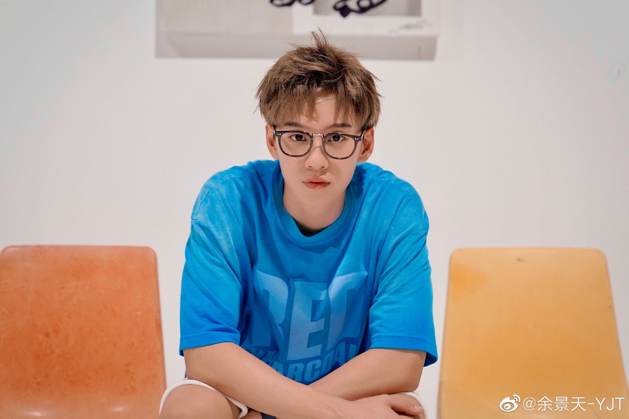 被官方认可了！ 余景天获邀出席央视活动...稳坐C位成清白艺人 娱乐资讯 图1张