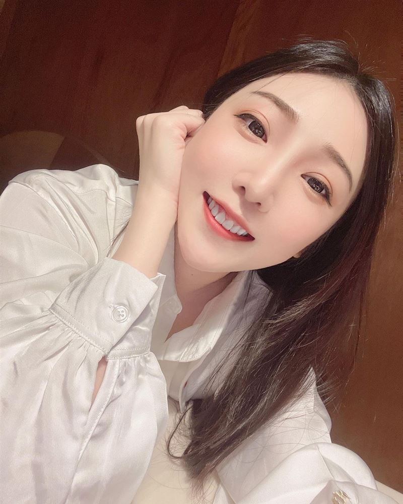 国光女神激辣泳装！“心机开洞”绽放玉乳　雪白蜜桃溢春色 时尚资讯 图1张