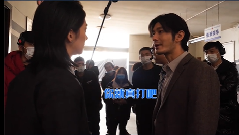 黄晓明被狂打10多次巴掌！ 痛到捂脸耳鸣...被打画面曝光 娱乐资讯 图1张