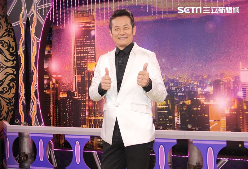 《鱿鱼游戏》李政宰变时尚大咖！网惊：笑容撞脸综艺大哥 时尚资讯 图4张