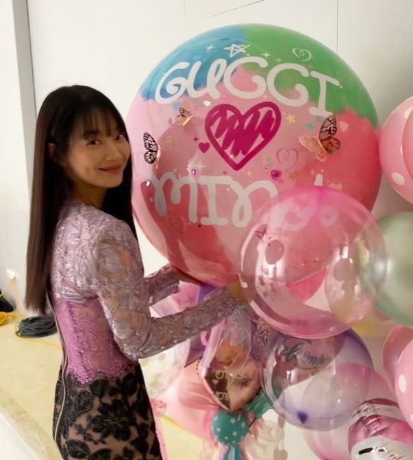 申敏儿全身“蕾丝透视装”辣爆！浑圆美尻走光现形网嗨翻了 时尚资讯 图3张