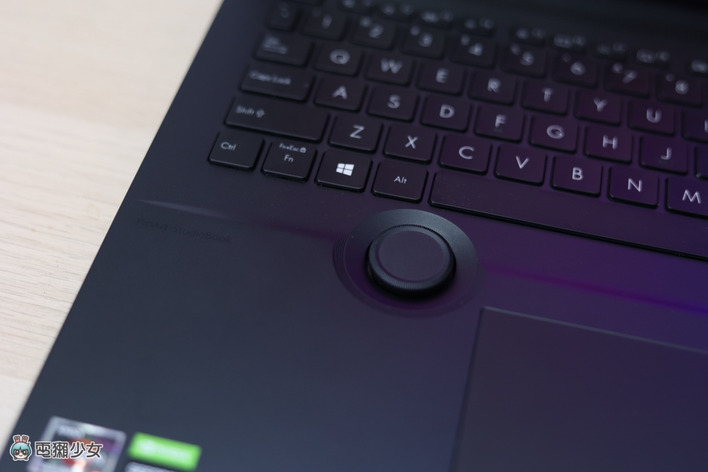 评测｜笔电上竟然有一颗实体旋钮？ASUS ProArt Studiobook 16 OLED 的萤幕细节创作者都说赞 数码科技 图3张