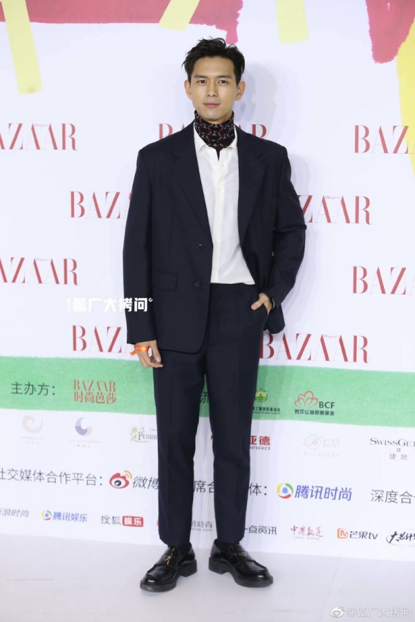 【芭莎慈善夜】红毯争妍斗艳！宋茜V领辣秀南半球 Angelababy化身“花仙子”美翻了~ 娱乐资讯 图10张