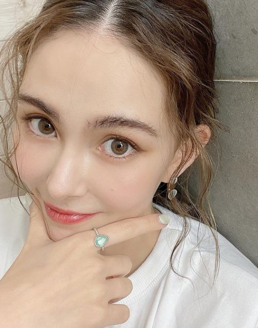 继咖啡厅、服饰、隐形眼镜后...昆凌再创新副业！曝将推出拌面品牌 娱乐资讯 图2张