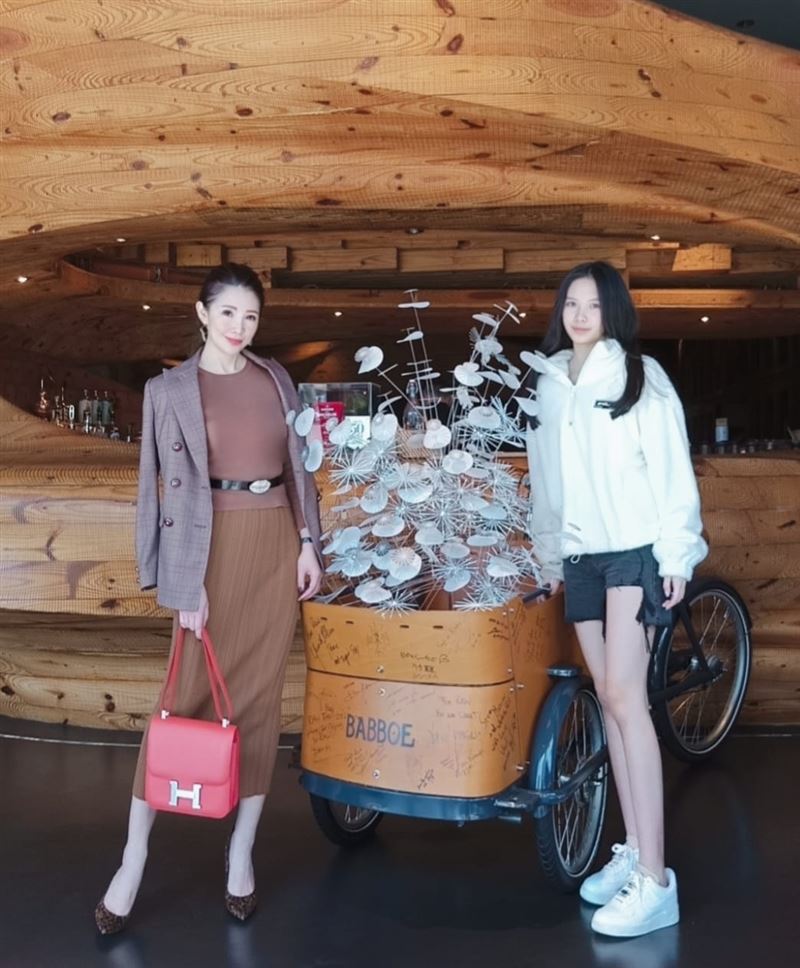 仙女星二代与妈同框！2人如美腿姐妹　网惊叹：腿也太长了 时尚资讯 图4张
