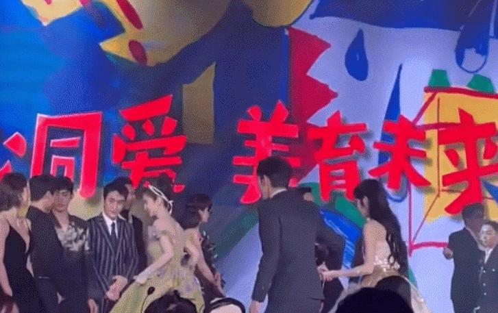 时尚芭莎内场照来了！ 唯二双人照之一是景甜、张彬彬...官方发糖让全网磕疯了 娱乐资讯 图1张