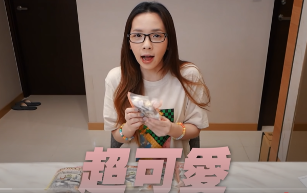 尴尬！滴妹拍开箱影片 却被抓包“是盗版商品” 娱乐资讯 图1张