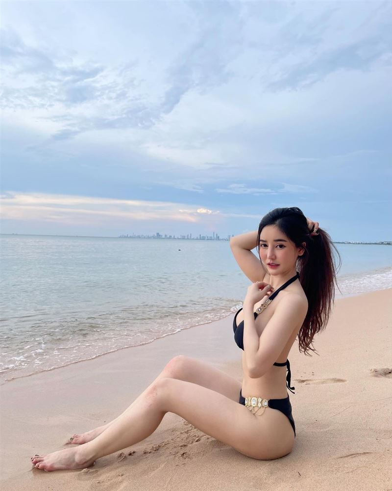 泰国豪乳女教师！斜杠当辣模　38秒“Q弹湿身”影片流出 时尚资讯 图6张