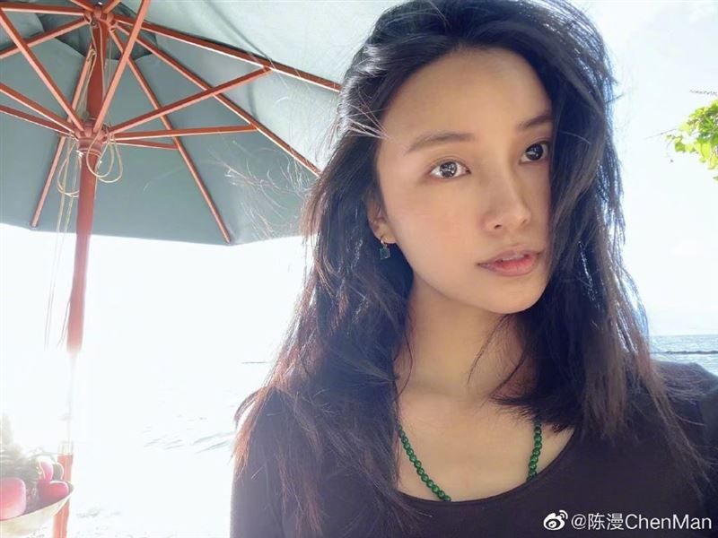 美女摄影师作品涉“XX”　迪奥模特大片挨轰：丑化马来西亚人 时尚资讯 图1张