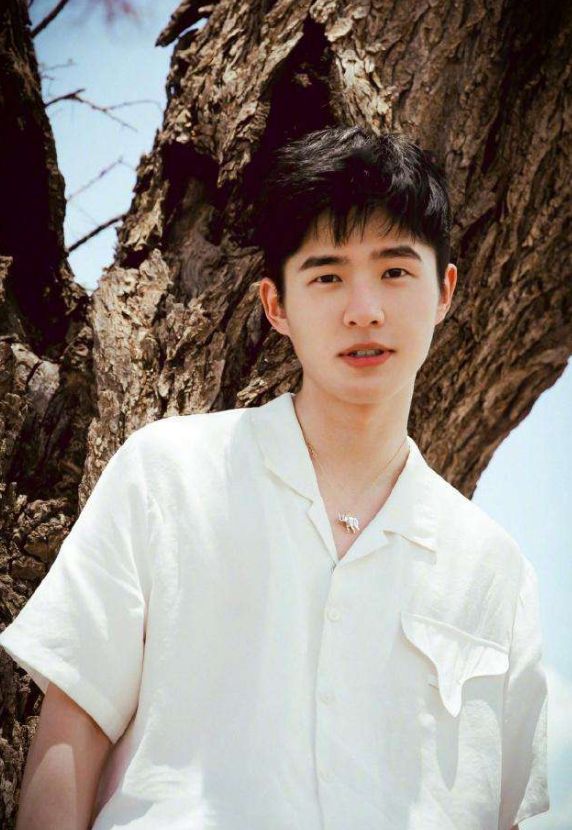【小编说】我不理解...为何找相差20岁的人演情侣？为什么让爱豆演戏、让演员唱歌？（by 叽喳小妹） 娱乐资讯 图4张