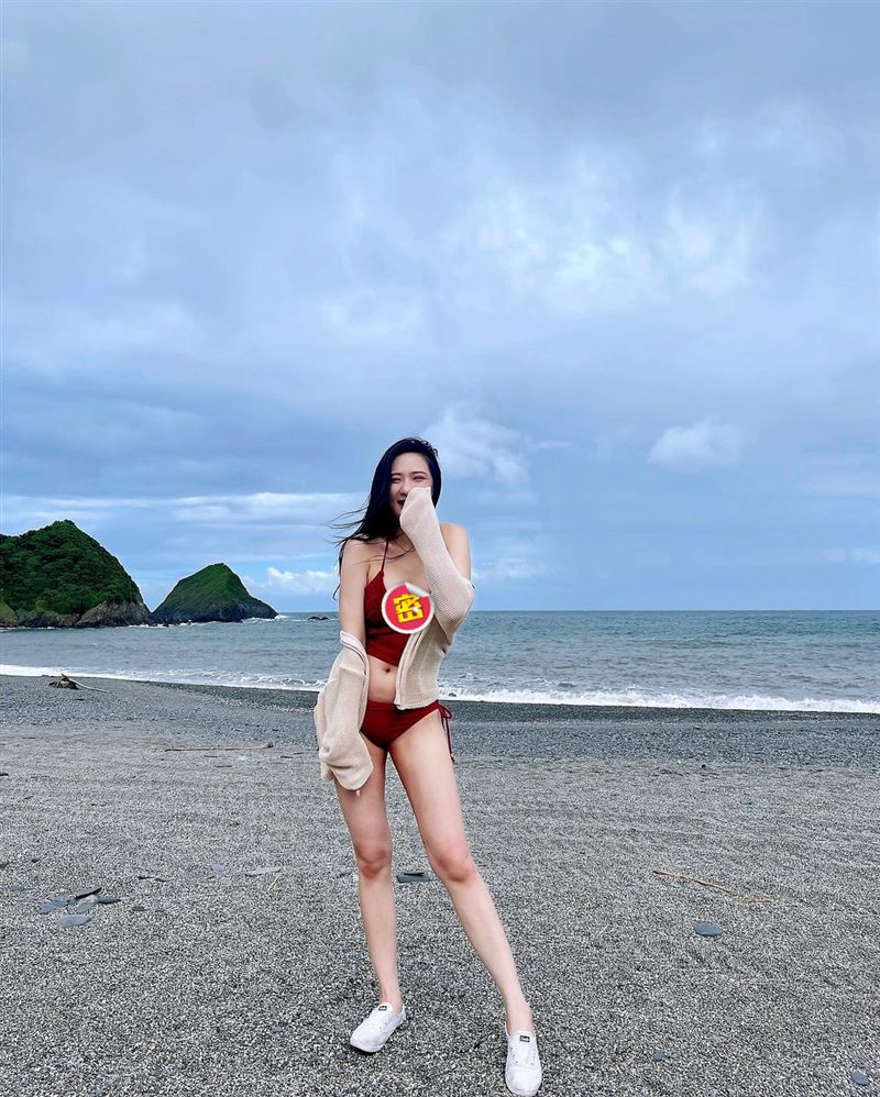 火辣双姝合体！国光电眼女神激裸　网红学霸弹出雪白巨胸 时尚资讯 图2张