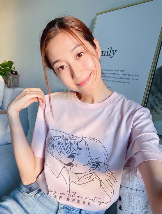 Tips I 40岁陈自瑶不输少女的肌肤和身材，靠的是这几个养生之道！ 更多热点 图3张