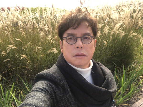 71岁谭咏麟遭曝“睡粉丝”！正宫在手机隐藏相册发现私密照！ 娱乐资讯 图1张