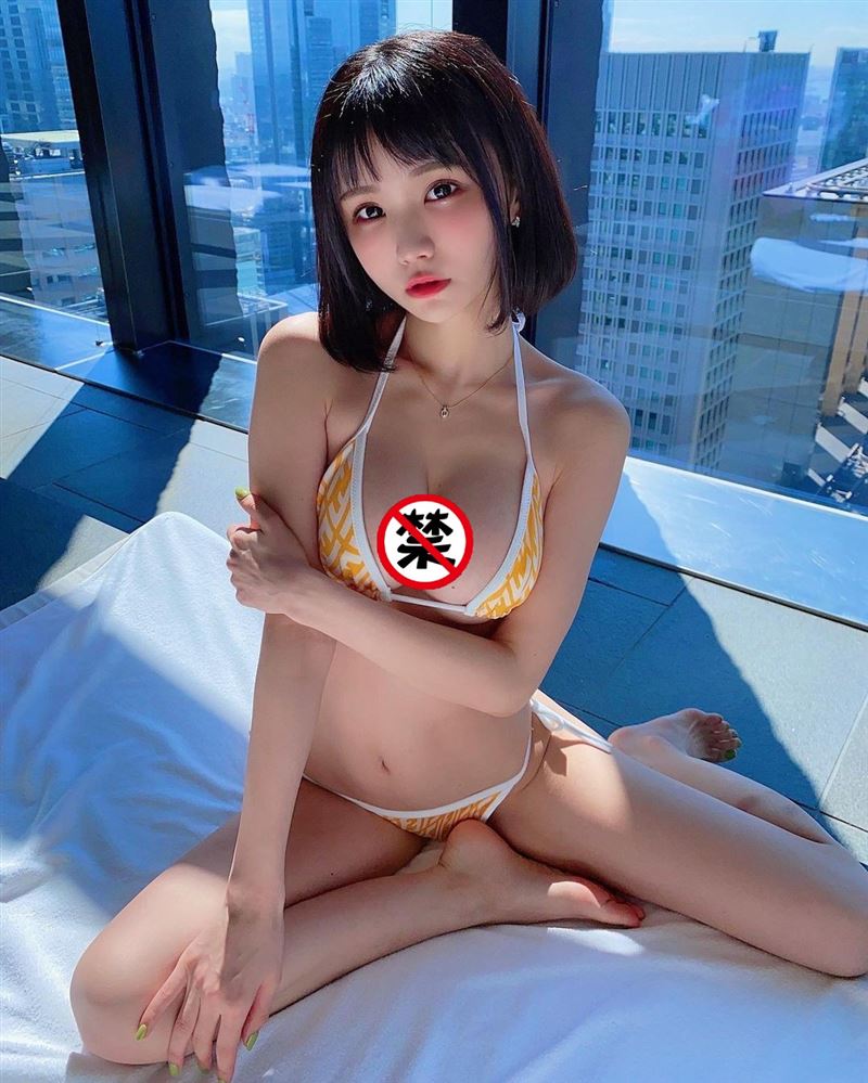 “可萝可御”天花板！疗愈辣模上衣一脱　抖出单边超巨车头 时尚资讯 图5张