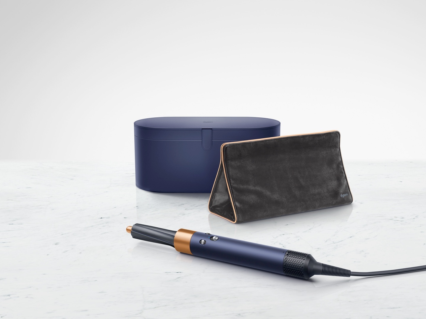 全新 Dyson Airwrap 冬日限定版普鲁士蓝上市，打造冬季时髦发型一机搞定 数码科技 图2张