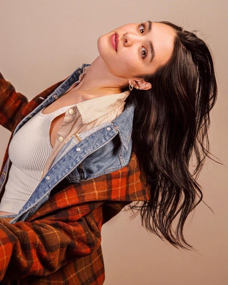 锺丽缇大女儿透出自然率性　疑“无罩失踪”超贴胸挡不住！ 时尚资讯 图5张