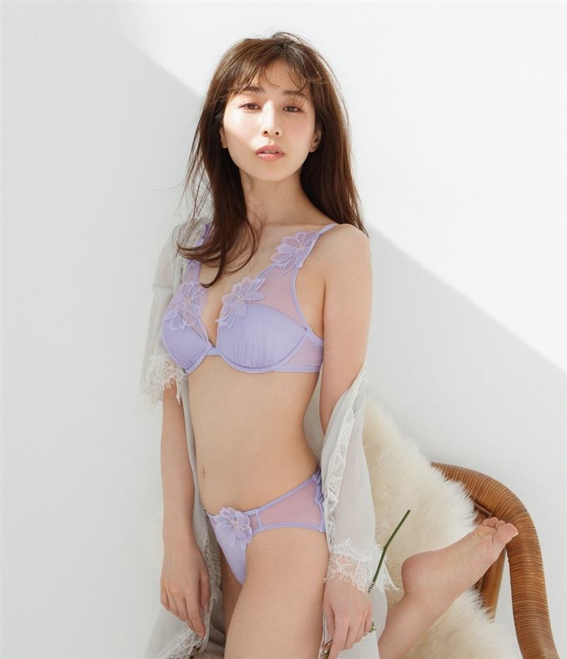 分手不死心！写真女王洒万元求复合“走偏门”花2年撇阴霾 时尚资讯 图2张