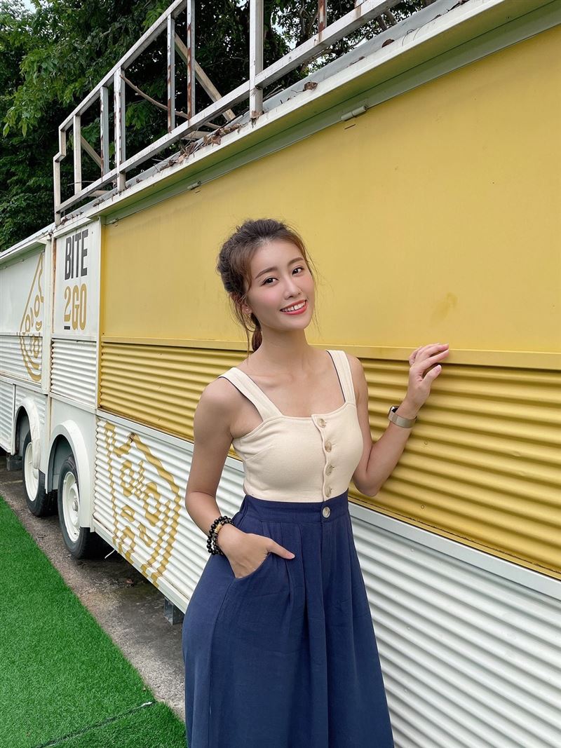 “高雄双林”2女神美胸比基尼首同框！小钟：男人羡慕一下 时尚资讯 图4张