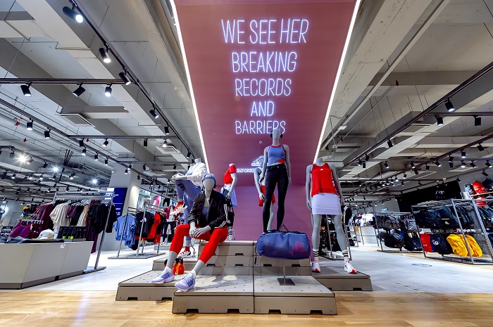 News I 号外！东南亚最大的adidas拥有线下最齐的货，随手一件就是运动时髦精！ 更多热点 图7张