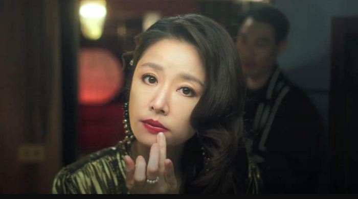Style｜林心如变风尘“妈妈桑”，新剧《华灯初上》造型艳丽绝美！ 更多热点 图2张