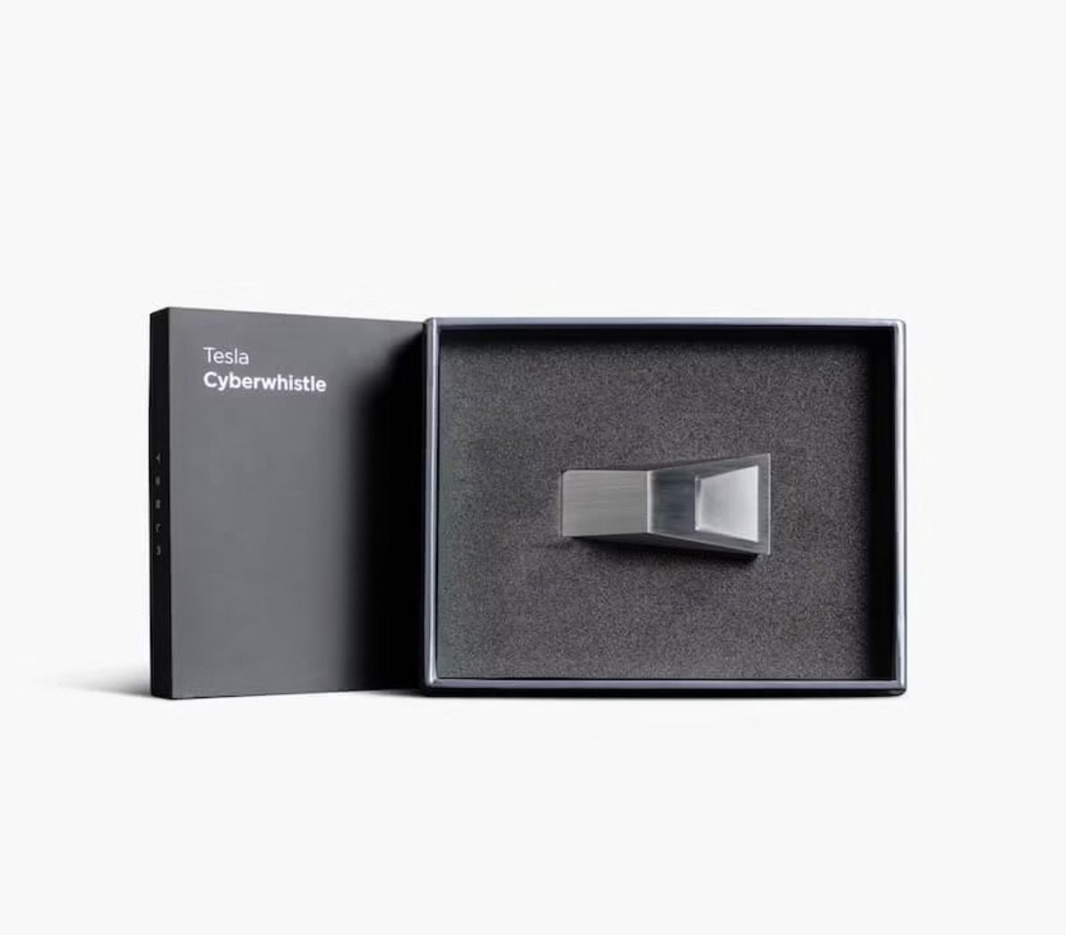 TESLA 新出一款哨子‘ Cyberwhistle ’售价约 1400 台币！马斯克：不要浪费钱买愚蠢的苹果擦拭布 数码科技 图4张