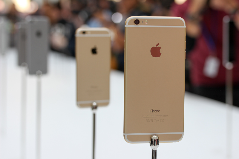 News I 再见了苹果一代神机！iPhone 6 Plus将被列过时产品！ 更多热点 图1张