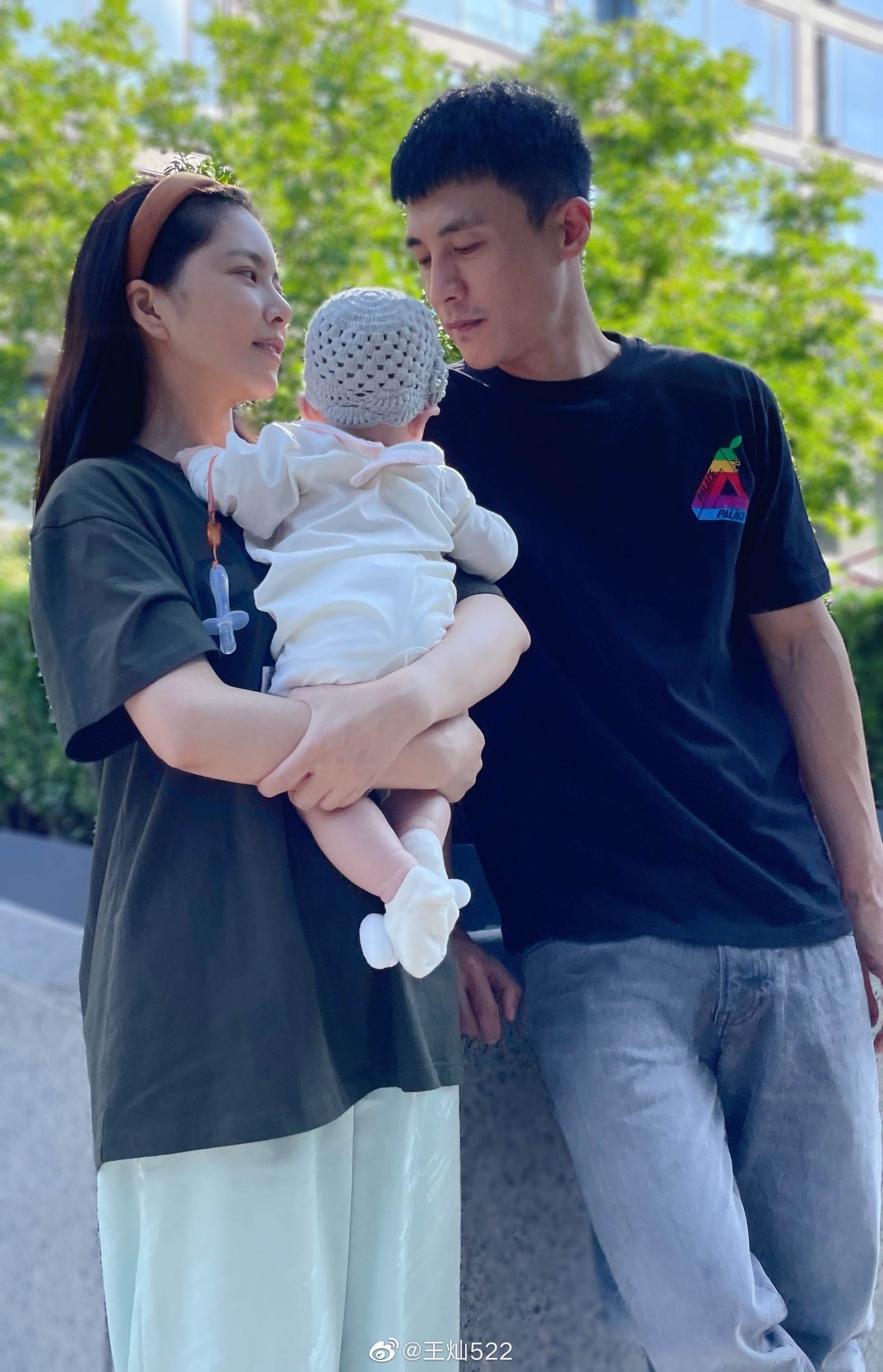 杜淳晒全家福被咒“坐等离婚”！　霸气回呛酸民：没好下场 娱乐资讯 图1张