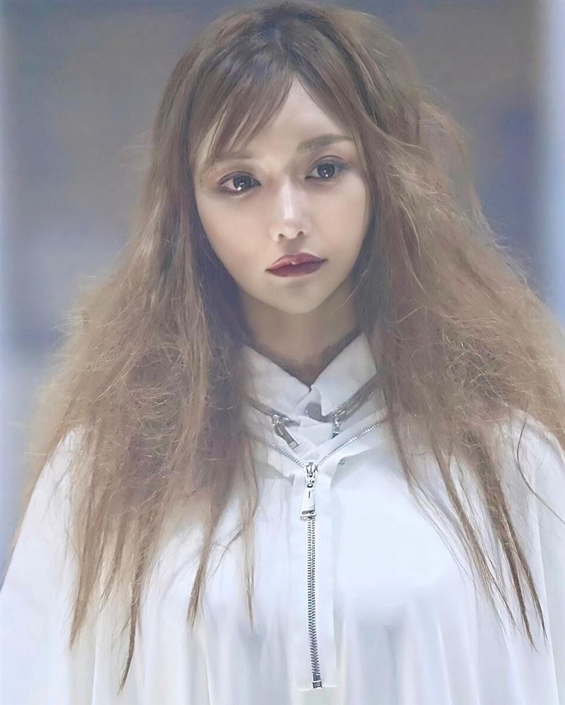 暗黑女王再披战袍！明日花绮罗上身全透视　老司机嗨翻狂赞 时尚资讯 图4张