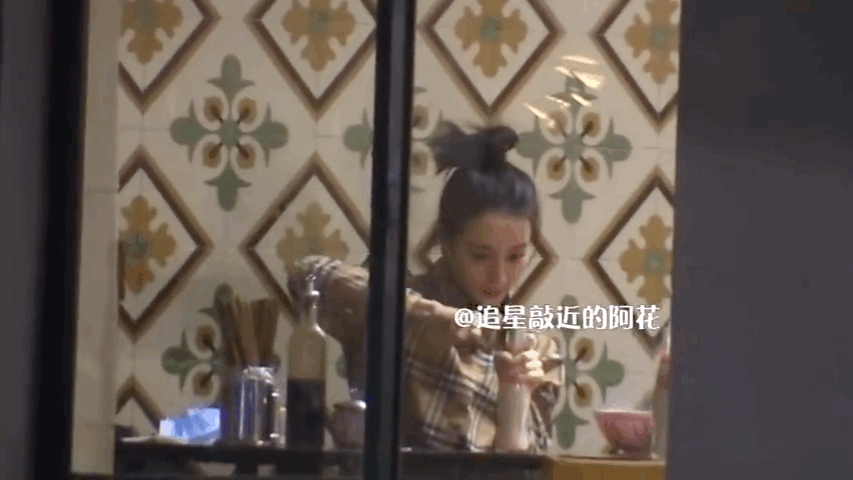 迪丽热巴私下真面目曝光！ 与屏幕前的女神形象差很大 娱乐资讯 图2张