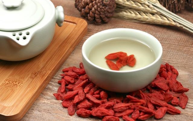 Tips I 这些“无效护眼”你一定都试过！看绿色东西、吃枸杞都是谣言？ 更多热点 图4张