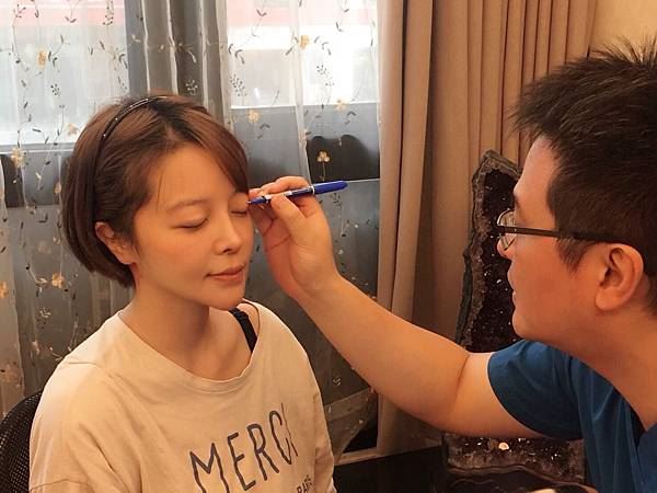 把握冬天微调好时机！美女书法家分享眼睛“再进化”的秘密 时尚资讯 图2张