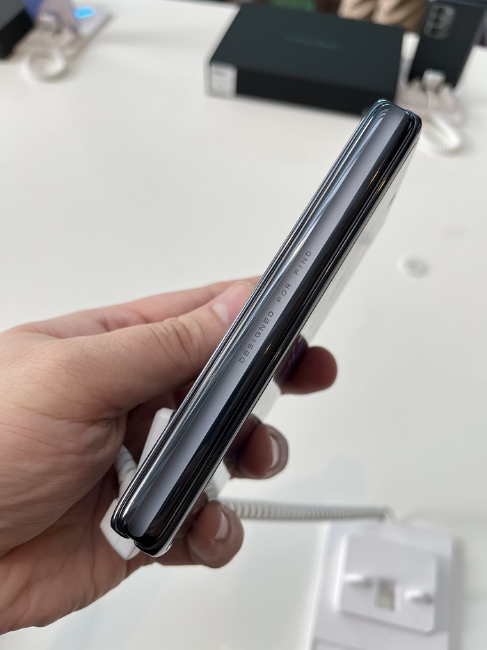 手机 I OPPO首款折叠机登场！7.1寸大屏、自研铰链和50MP主摄！ 更多热点 图4张