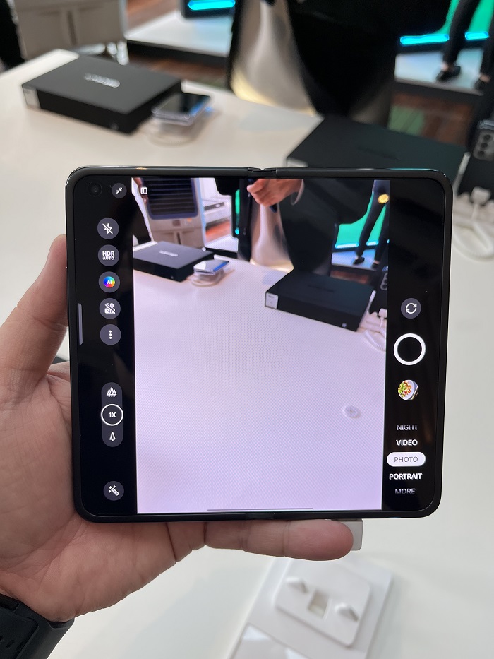 手机 I OPPO首款折叠机登场！7.1寸大屏、自研铰链和50MP主摄！ 更多热点 图6张