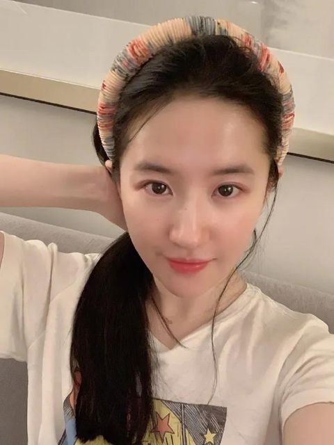 借歌示爱刘亦菲？王力宏《依然爱你》被挖出“藏头诗” 娱乐资讯 图2张
