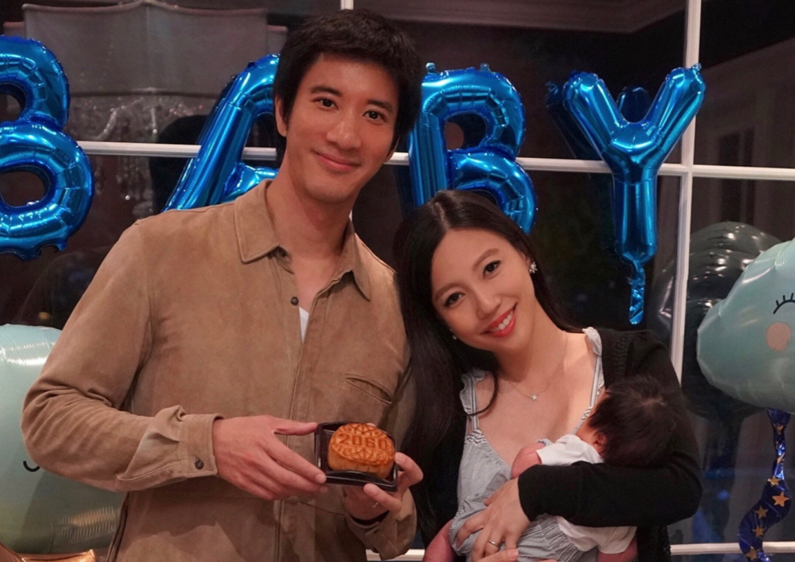 王力宏形象尽毁全因抠门！ 旧手机丢给李靓蕾回收使用...意外亲手奉上证据 娱乐资讯 图1张