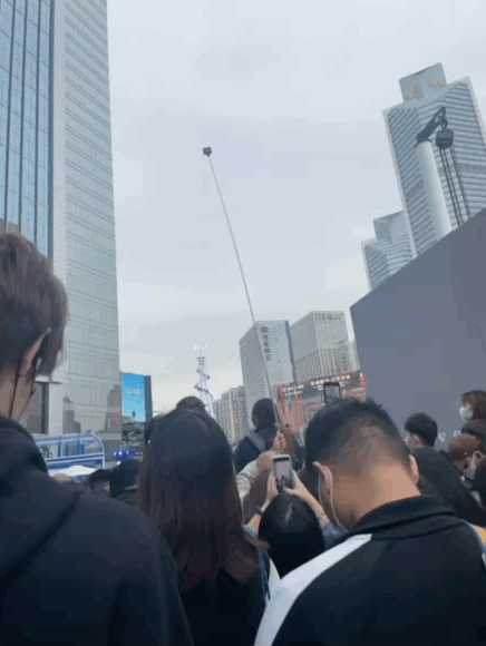 站姐都输了！老爷爷追星迪丽热巴 出动钓鱼竿 娱乐资讯 图2张