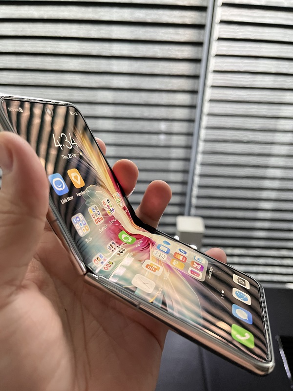 手机 I HUAWEI P50 Pocket正式亮相！6.9寸屏幕+40MP主摄，还有智能防晒检测！ 更多热点 图4张