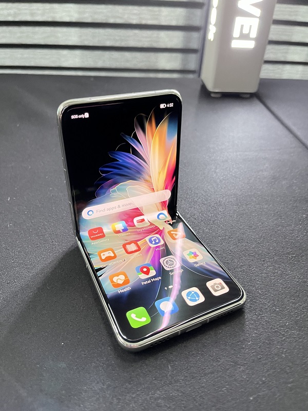 手机 I HUAWEI P50 Pocket正式亮相！6.9寸屏幕+40MP主摄，还有智能防晒检测！ 更多热点 图7张