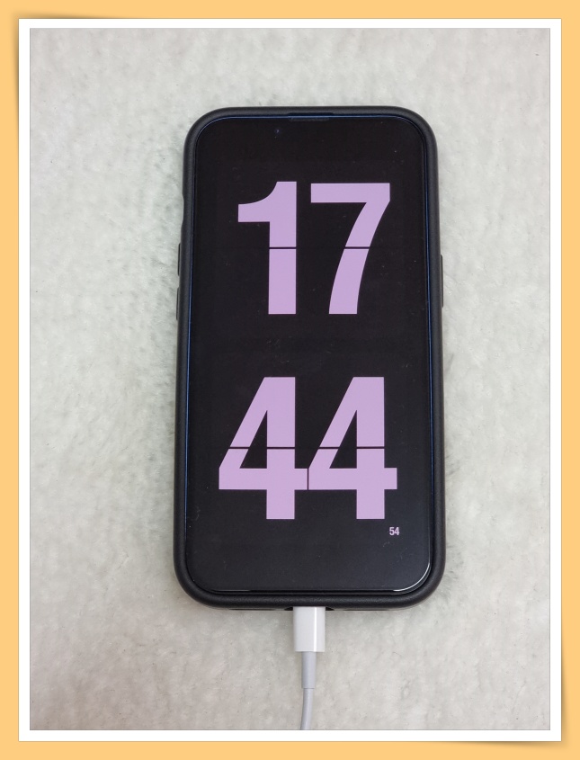 Tips I 让手机充电与众不同！手把手教你设置iPhone充电息屏时钟！ 更多热点 图15张