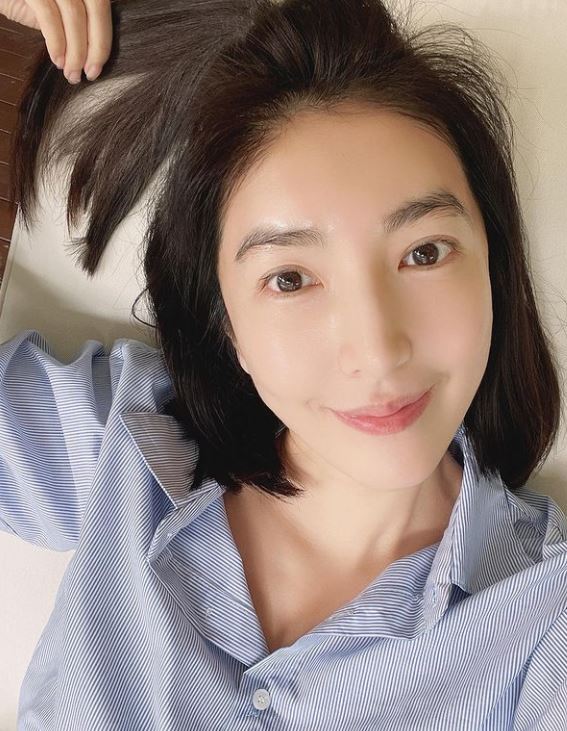 Tips I 早晚保养至少1小时！44岁杨谨华5大肌肤保养秘诀 更多热点 图4张