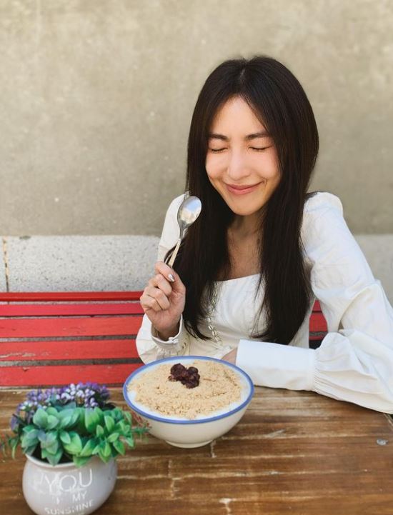 Tips I 早晚保养至少1小时！44岁杨谨华5大肌肤保养秘诀 更多热点 图6张